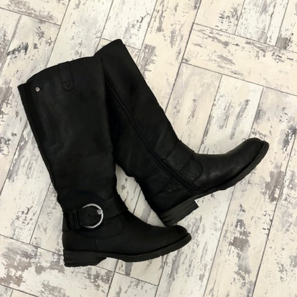 Black Boots with Buckle